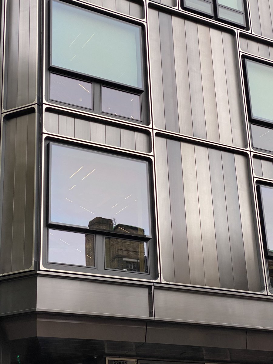 DSBArchitect's tweet photo. Walking past The Post Building yesterday. Shiny detailing #london #postbuilding #architecture https://t.co/2j92Pnzma3