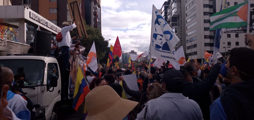 LeninBarreto's tweet photo. No permitiremos que intenten robarnos las elecciones, la democracia. Unidos venceremos esta dictadura disfrazada de democracia. 
@ecuarauz 
@MashiRafael 
@LuisaGonzalezEc https://t.co/IDMaVqpMGn
