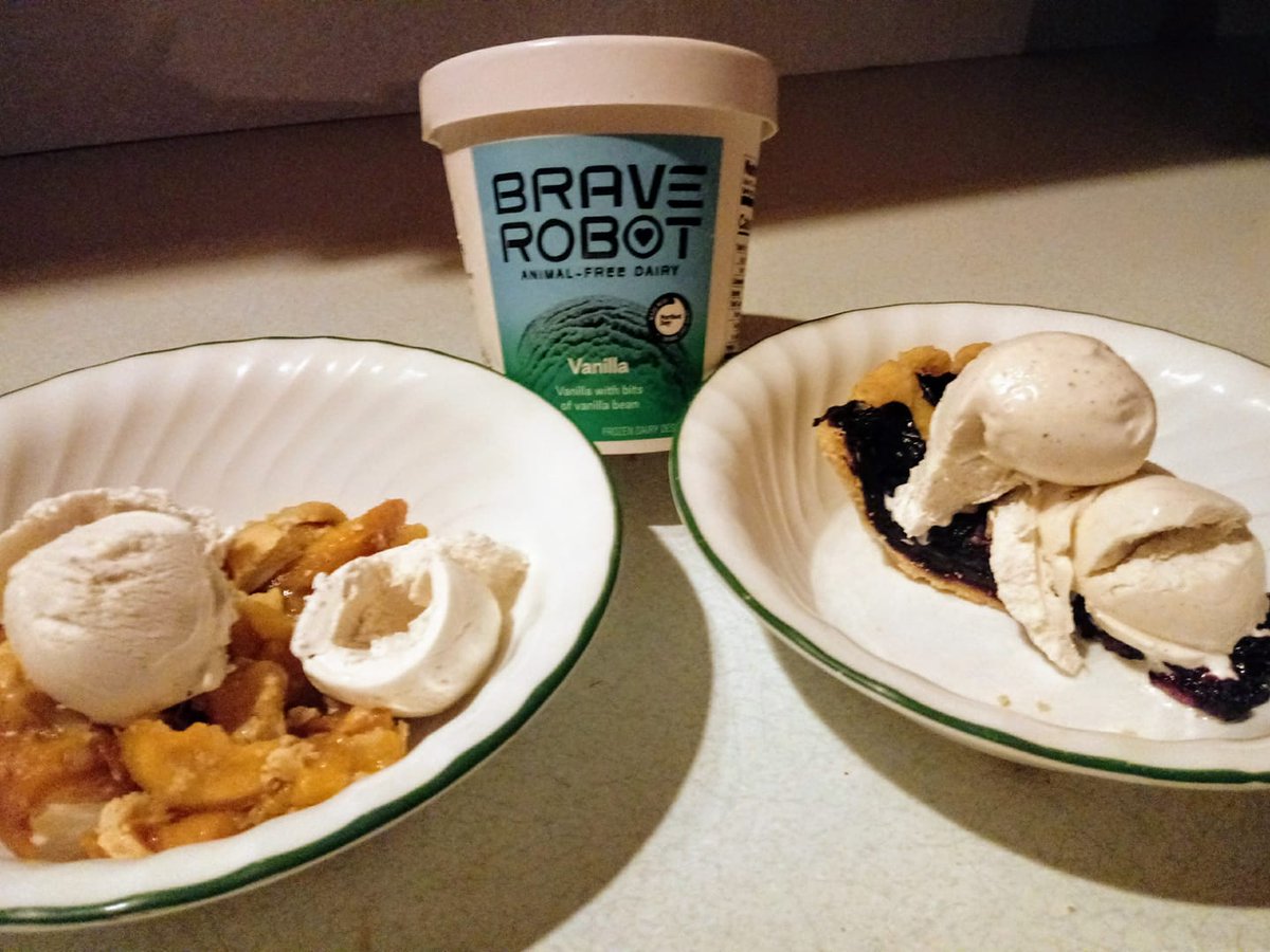 Safigirl17's tweet photo. Yes @TheBraveRobot creamy vanilla was perfect on warm peach and blueberry yummy vegan pie, so creamy and delicious!  The pies were from @colsplantbased in Concord NH.  #AnimalFreeDairy #TheFutureOfFood #SaveThePlanet https://t.co/qjIn3iQftN