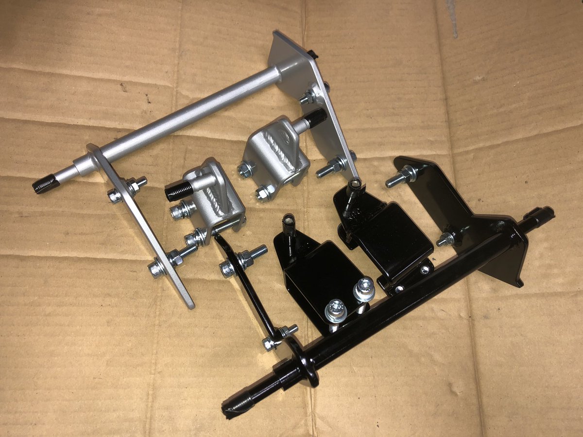 エイプツインサスアダプターが完成しました。 今回は2セットで、エイプ エイプツインサスアダプターが完成しました。 今回は2セットで、エイプ