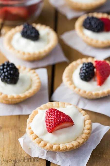 Epel: cream cheese and fruit tart