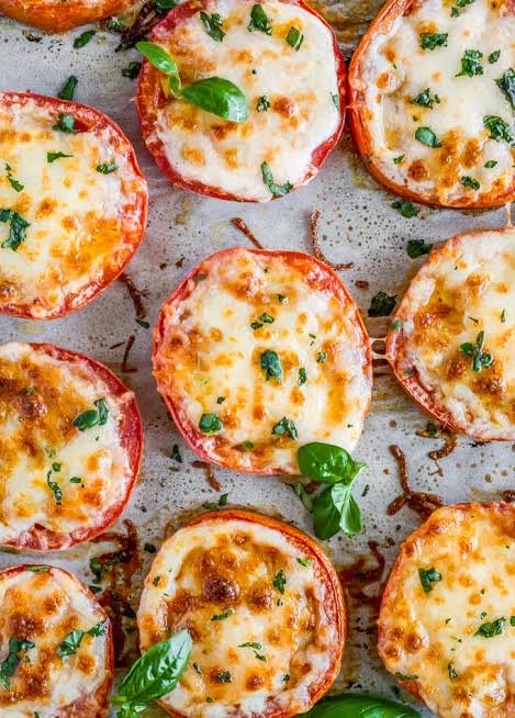 Lilia: baked tomatoes with cheese