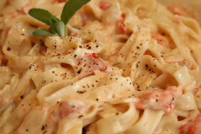 Sebek: cheesy fettuccine and salmon