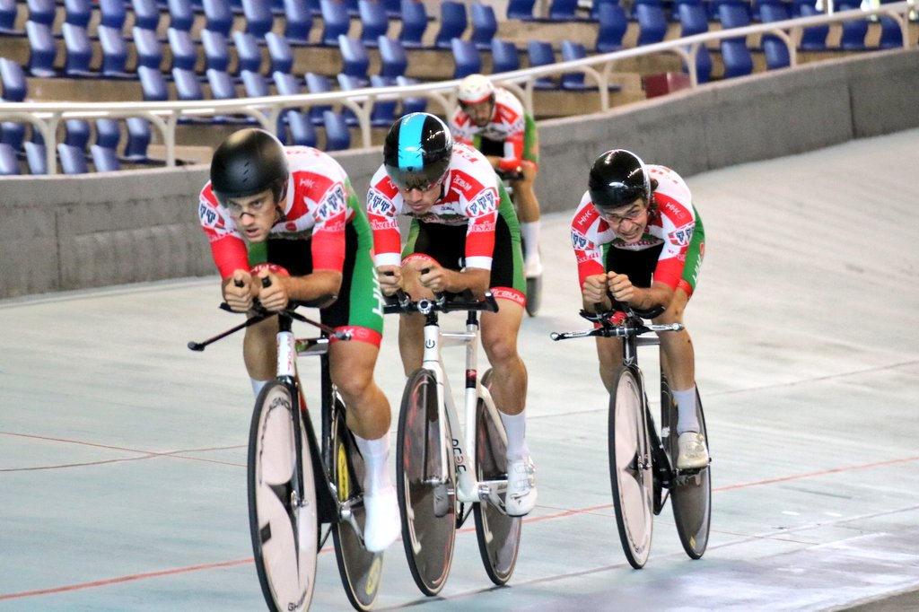 #CEPistaTafalla20 | ¡Murcia, campeona de España de Persecución por equipos Open Masc.! ¡Enhorabuena! 👏

🥇 Murcia - 4'27"506
🥈 Madrid - 4'32"486
🥉 Euskadi - 4'35"845