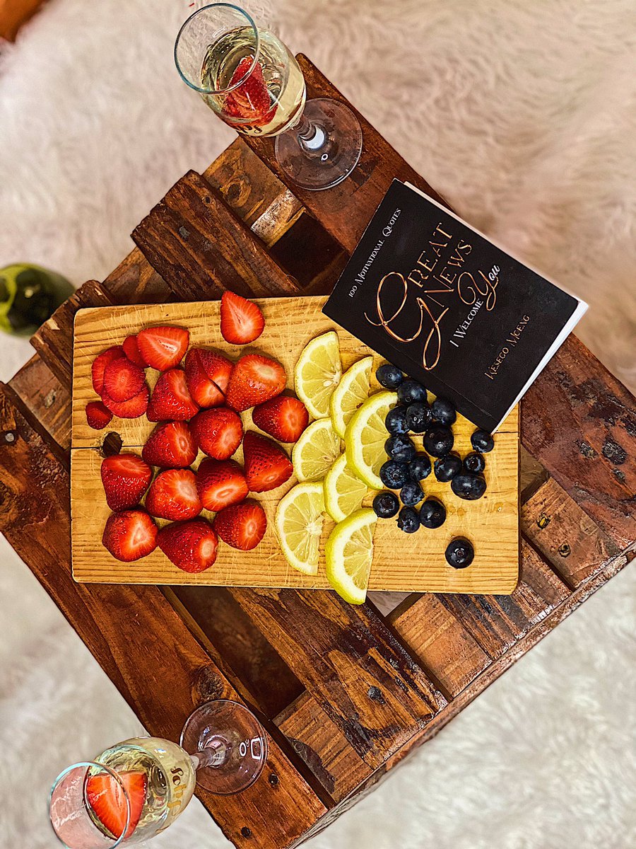suavepointbw's tweet photo. The Combos are definitely communicating 
Some sparkles and a GOOD inspirational book by @KesegoMoeng 

Get Your Copy today 
Contact Details: + 267 74774683

#PushaBW #SuavePointBW https://t.co/H5UHAM8f2y