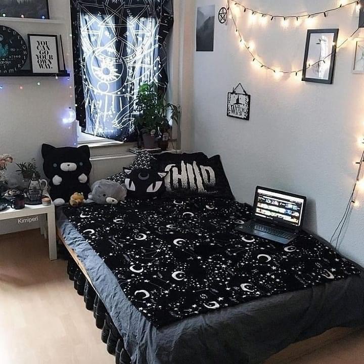 Kawaii vs Emo bedroom design