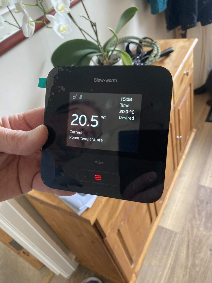GwTimp's tweet photo. Out and about in sunny 😎 Bournemouth yesterday seeing some installers! New 🔴🐛 @glow_wormclub #MiSet controls going in and looking good!! 👌✅ #KeepBritainGlowing https://t.co/VmymdKzSV2