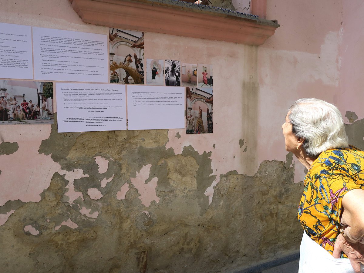lucesintramuros's tweet photo. 'La puerta abierta' es un proyecto que he realizado en el antiguo Palacio Dávila, actual patio de vecinos de la Plaza Benavente. Las fotos de Manuel Liñán realizadas por Camila Fálquez han llegado hasta este lugar del intramuros de Jerez. 🌺 

https://t.co/87olTH6B0h https://t.co/8phF5mirEa