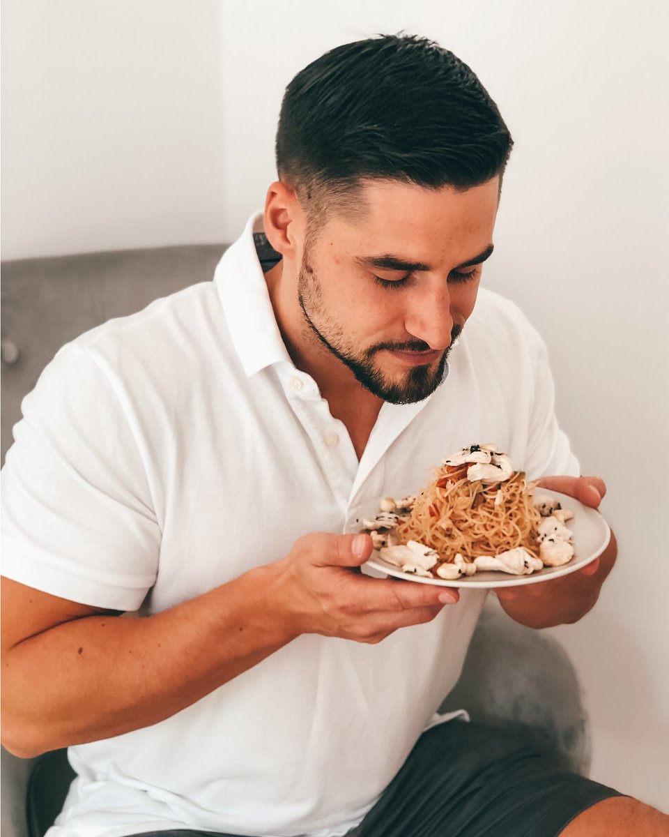 Achtsames und bewusstes Essen kann für mehr Lebensqualität sorgen, das Wohlbefinden verbessern und Stress reduzieren. Achtsam essen bedeutet den Geschmack, Geruch und die Textur tatsächlich wahrzunehmen. Hast du dich schon mal mit intuitivem Essen beschäftigt?