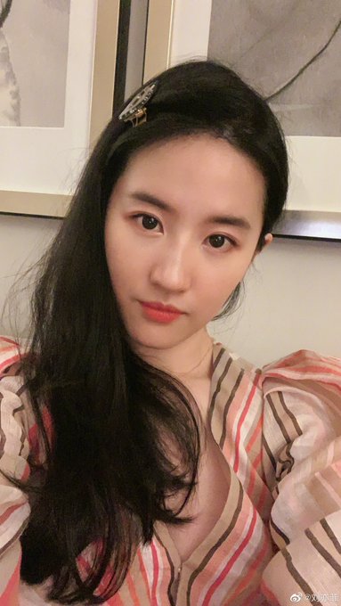 Yifei's Sina ก.ย.- ธ.ค. 2563 EivBkyBVkAEQrZ-?format=jpg&name=small