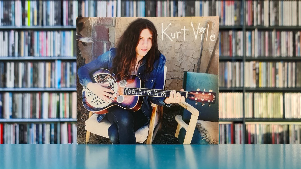 AlbumAlmanac's tweet photo. 🗓️ 5th anniversary! (Sept. 25, 2015)
💿 Kurt Vile - B'lieve I'm Going Down
📂 Finger pickin’ good! #KurtVile #PrettyPimpin #AlbumAlmanac #otd #np
🎶  I woke up this morning/ Didn't recognize the man in the mirror/ Then I laughed and I said, "Oh silly me, that's just me"  🎶 https://t.co/VhEFUq3S5T