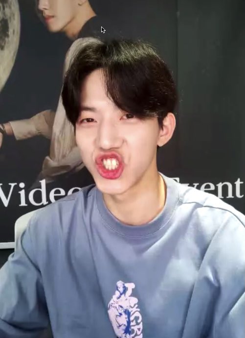 DoWoonChile's tweet photo. [ RANDOM ] Comparación de #Dowoon y #ShinChan que me pareció súper chistosa.

#Day6 #JYP #The_Book_Of_Us
#The_Demon #Zombie #Day6_Zombie #마이데이 #데이식스 #Myday #데이식스 #Dowoon #YoonDowoon https://t.co/BduOKHK8rA