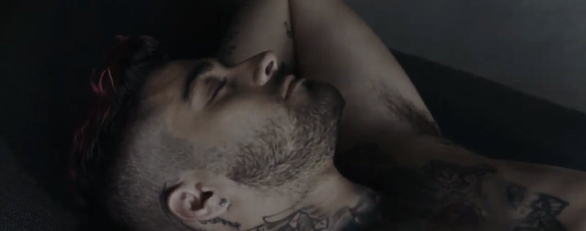 VVALESALE's tweet photo. god is a zayn malik https://t.co/BkZDksne7f