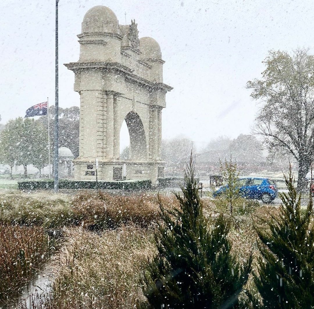 Some beautiful photos of the snow up in Ballarat today. Happens a few times every year, and every time it's almost always more beautiful. 

#ballarat #ballaratsnow #snow #melbourneweather #spring2020 #