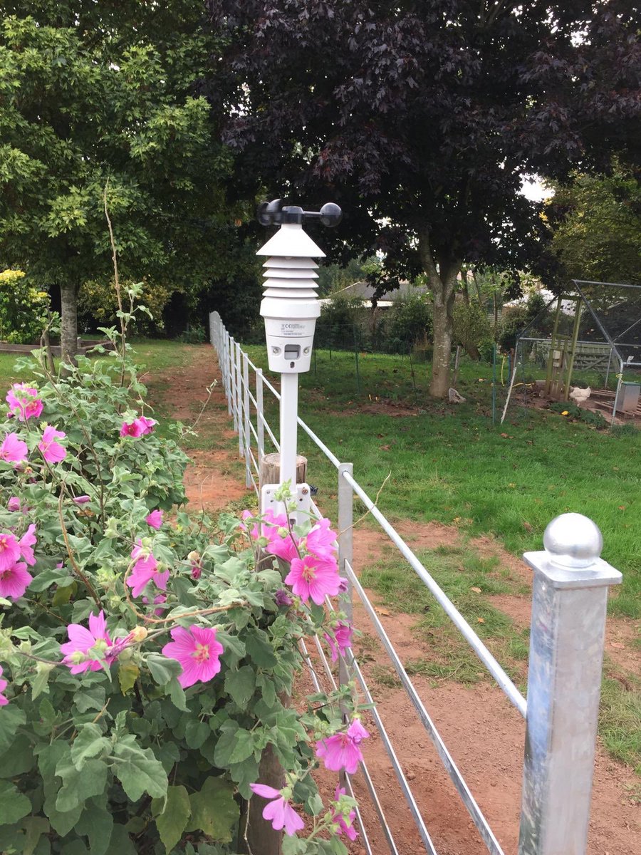 AWBMetalwork's tweet image. Still going 👌🏽 #fencing #blacksmithing #fabrication #engineering #installation #galvanised