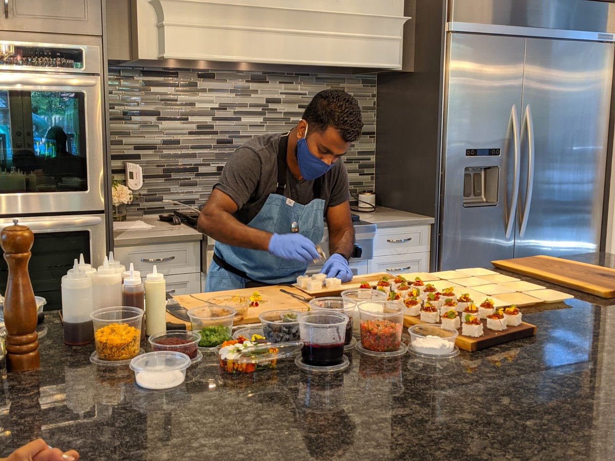 chef_murali's tweet photo. 𝙸𝚏 𝚢𝚘𝚞'𝚛𝚎 𝚊 𝚑𝚊𝚙𝚙𝚢 𝚙𝚎𝚛𝚜𝚘𝚗 𝚊𝚛𝚘𝚞𝚗𝚍 𝚏𝚘𝚘𝚍, 𝚢𝚘𝚞 𝚌𝚊𝚗 𝚋𝚎 𝚊 𝚙𝚛𝚘𝚏𝚎𝚜𝚜𝚒𝚘𝚗𝚊𝚕 𝚌𝚑𝚎𝚏. 𝙸𝚝'𝚜 𝚏𝚞𝚎𝚕𝚎𝚍 𝚋𝚢 𝚙𝚊𝚜𝚜𝚒𝚘𝚗. #professionalchefs #cheflife #bonappetit #chefmurali #chefsdream #culinary  #foodpassion  #chef #foodnetwork #food https://t.co/HxemDa1D4O