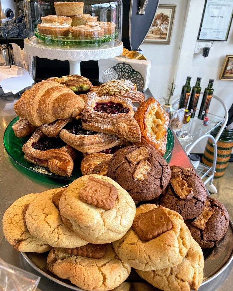 I'm just going to leave this here for you to ...
Sigh?
Ponder?
Drool?
...come over and get one! 😉