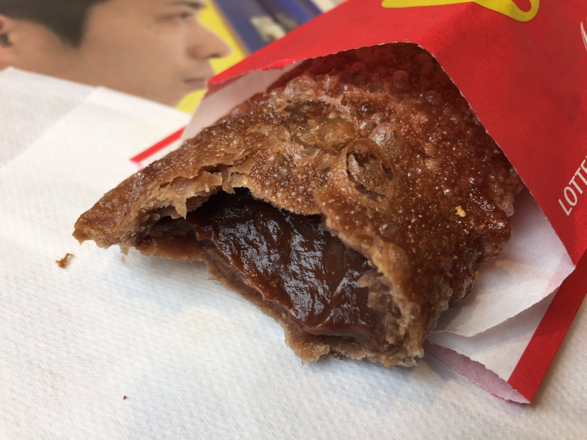 Ypちゃんねる 楽しくいくぞ 我慢しきれずに ガーナチョコパイも 食べてしまった やっぱチョコはガーナだな ロッテリア ガーナチョコ チョコパイ ガーナ T Co Vmdjqcjeps Twitter