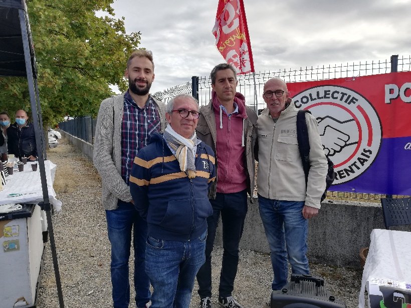 ThibaultLh18's tweet photo. Avec mes camarades de la @FranceInsoumise de #Bourges et @Francois_Ruffin lors de la matinée de soutien à #Comatelec. ✊ https://t.co/BPrjZYhSFj