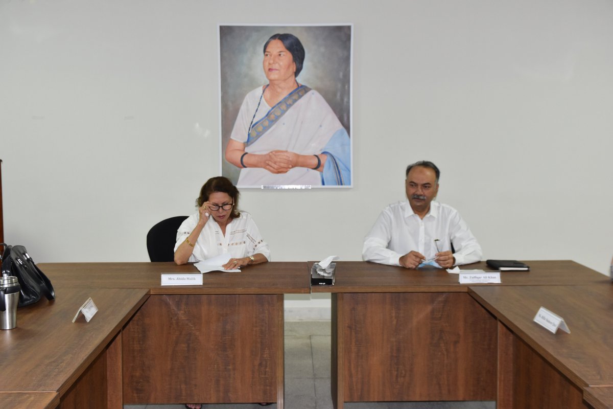 BehbudRwp's tweet photo. Chief Commissioner Income Tax Mr. Zulfiqar Ali Khan, Ex Director General FBR Ms. Rukhshanda Aziz Babar and Ex Member FBR Ms. Riffat Shaheen Qazi Visited Behbud Industrial Home. https://t.co/eY0ryQpfXp