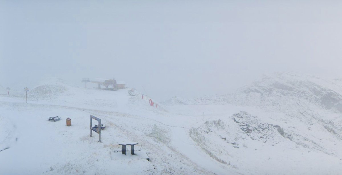 Saulire and Signal Chair above Courchevel this morning...

Snow Report: m.youtube.com/watch?v=_HEXjJ…

#latania