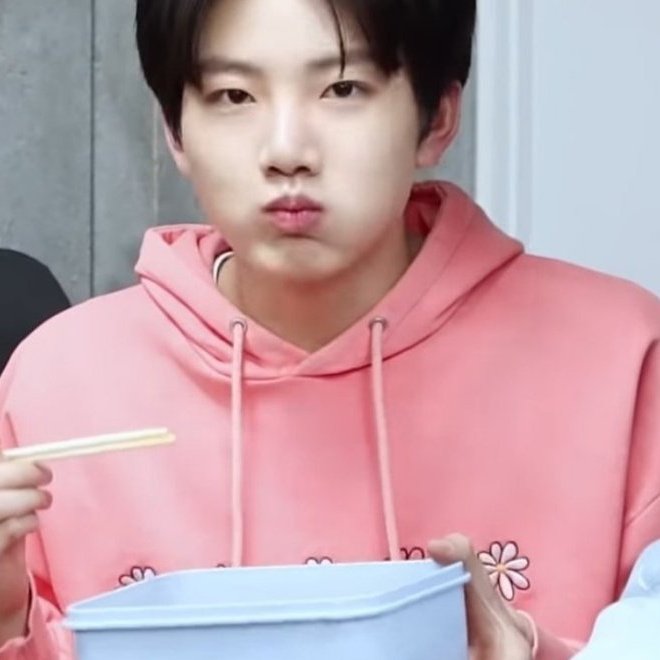 he eats in pout