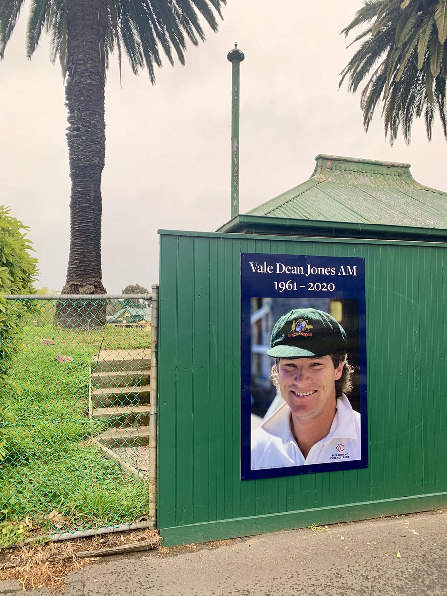 Honouring a true legend of our Club and the great game of cricket at the Albert Ground.  #RIPDeano <a href="/MCC_Members/">Melbourne Cricket Club</a>