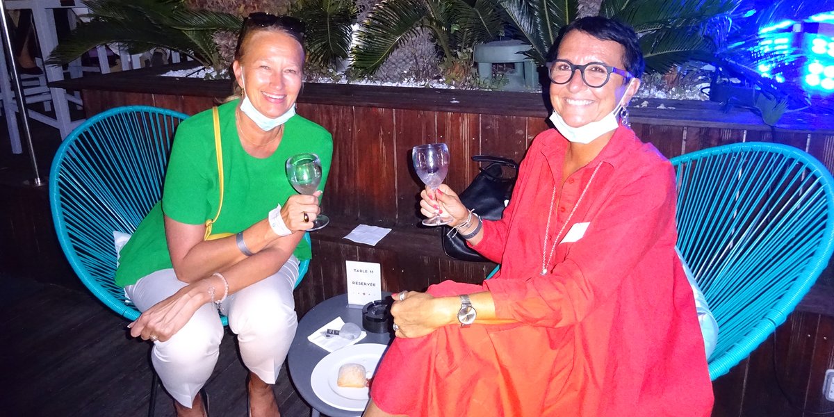 NEHOgroup's tweet photo. Superbe Soirée du Skål ✈️🏝️🍹
NEHÔ était bien présent ! avec bien sur des verres biens pleins 😀 n'est ce pas Katia et Sanna ? 😉
Skål Côte d'Azur. Rassemble les professionnels des secteurs du tourisme sur la côte d'azur @SKALlnternationalCotedAzur @skal-international-cote-d-azur https://t.co/CHLm3aJwtn