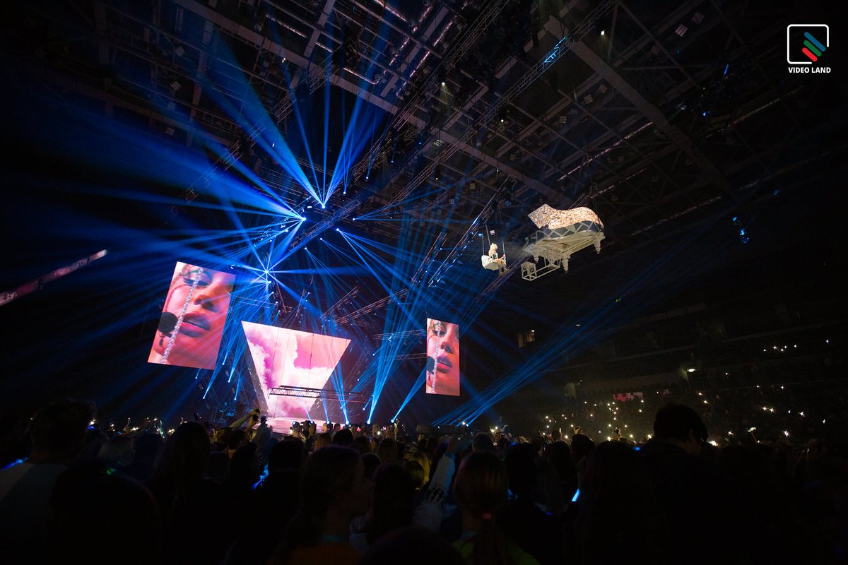 AndyDicolor's tweet photo. Russian pop star Klova Koka held her first concert with 310 sqms DICOLOR UC480 with creative stage design.
#Dicolor #creative #events #LEDscreen #LEDwall https://t.co/aqAZ1dY8B1