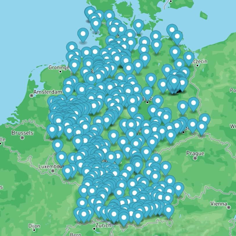 FridayForFuture's tweet image. Gleich beginnen die ersten von HEUTE ÜBER 450 STREIKS in ganz Deutschland. Denkt an eure Masken, warme Kleidung und evtl. an Fahrrad &amp;amp; Regenschirm. Tweetet unter den Hashtags #KeinGradWeiter (für Deutschland) und #FightClimateInjustice (weltweit). Wir sehen uns auf der Straße!