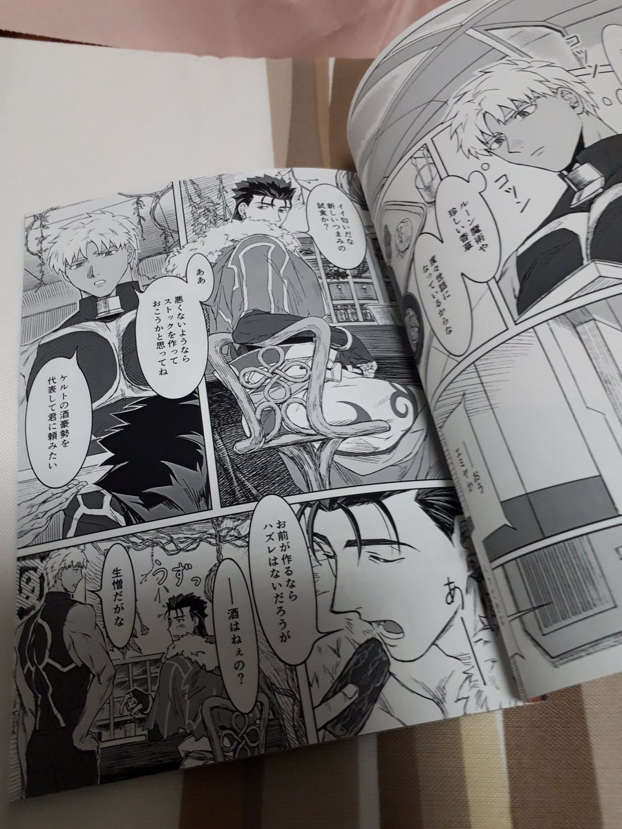プリントオンさんのわくドキセット使わせていただくのは初めてだったのですが、凄く好みな雰囲気に仕上げて頂けて嬉しい!ざらざらした手触りと角度によってほんのり輝くミランダ紙はいつか使ってみたいなと思ってたのでまた興奮もひとしおですね…! 