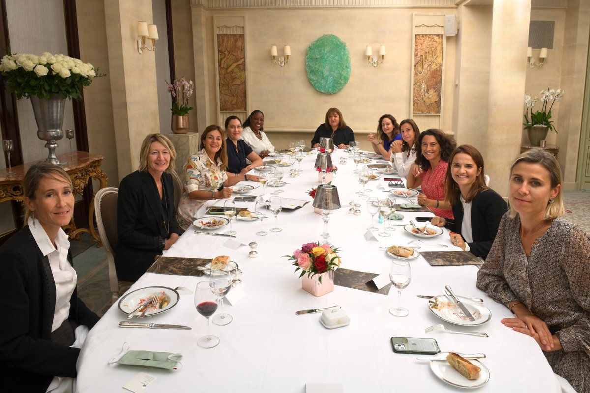 joinjfd's tweet photo. Back to our last #AffirmativeAct dinner hosted by @delphine, with women who can influence and make a difference so that other women can succeed. #WomeninTech #Leardership #GenderEquality https://t.co/a0sNxPFCSn