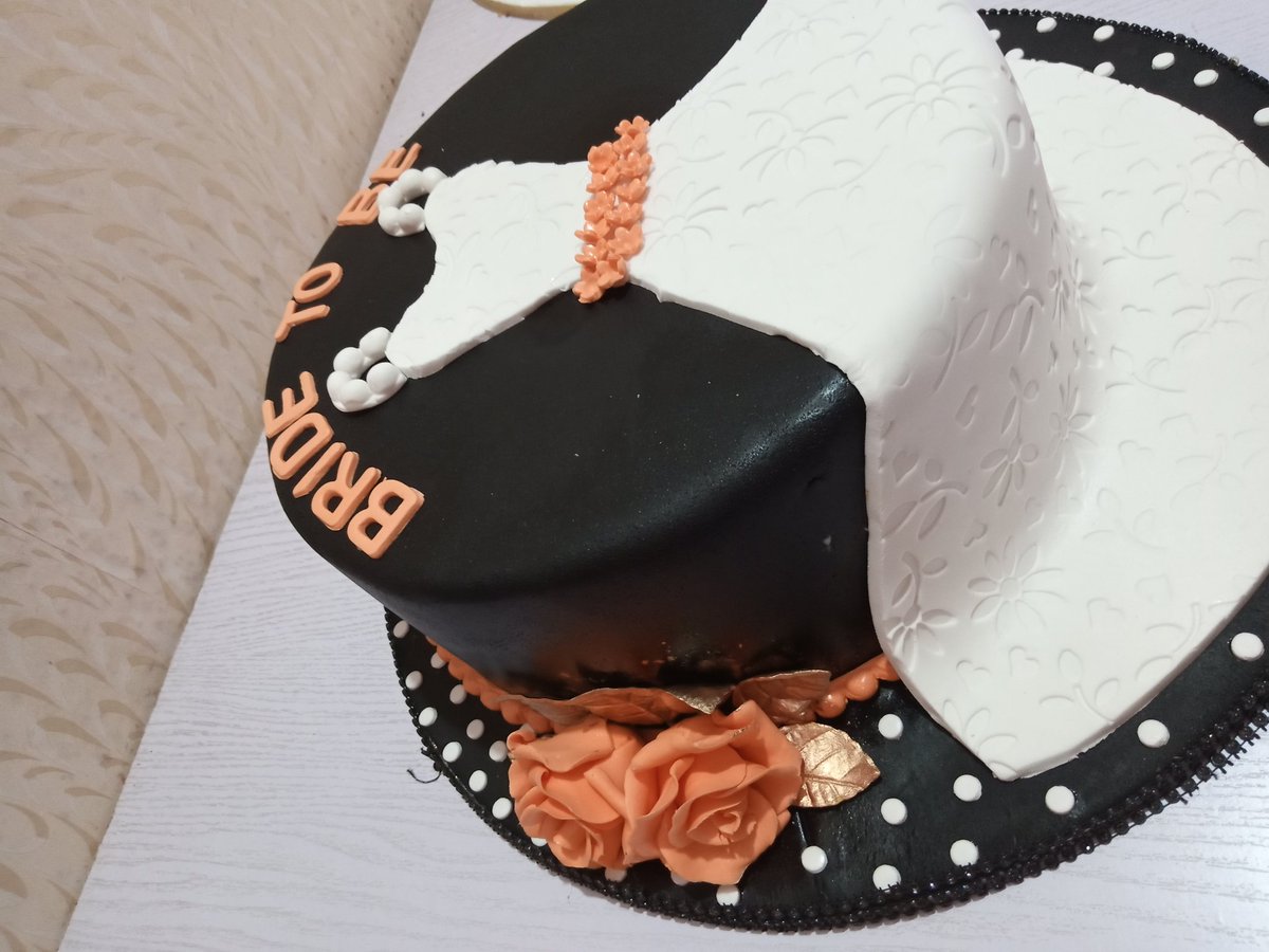 SirKayKitchen's tweet photo. Hold on tight! The good days are coming! BRIDE TO BE 👰
🌺Pure beauty🌺
#cakesbysirkay #cakesinkd #cakewinkaduna #kadunabaker #kadunacakes #kaduna #Kaduna
#bridecake #bridetobecake #bridetobe https://t.co/x3XdOOKMcj
