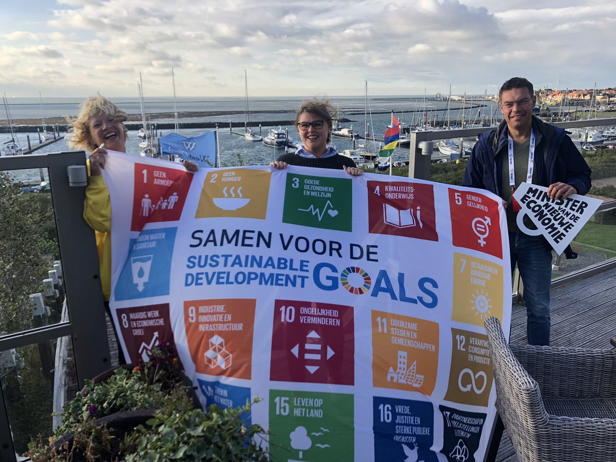 Wij ‘hijsen’ de SDG-vlag en steunen de Agenda 2030 voor klimaatactie, gendergelijkheid, biodiversiteit en eerlijk werk! #samenvoordeSDGs #togetherfortheSDGs @MVO_NL