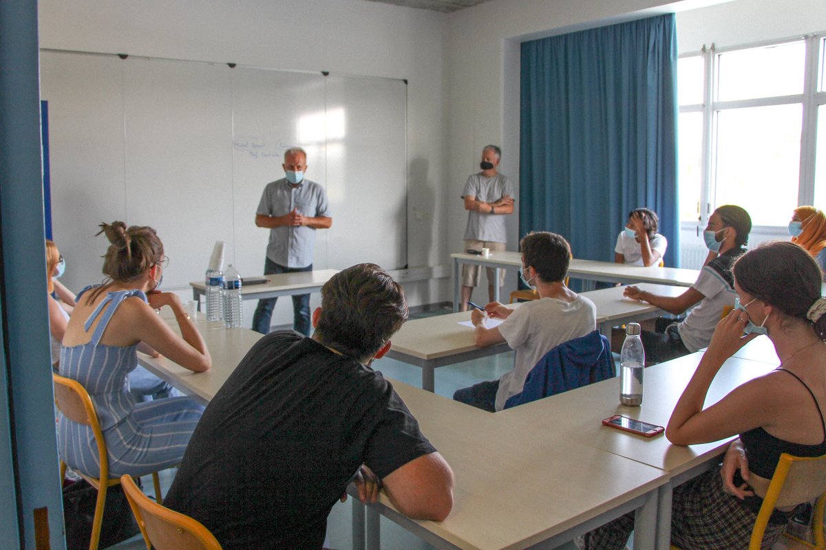 Grâce aux mesures exceptionnelles que nous avons prises et après concertation avec le rectorat <a href="/AcAixMarseille/">Acad. Aix-Marseille</a>, j'ai le plaisir de vous annoncer que <a href="/CentraleMars/">Centrale Marseille</a> reste ouverte et tous les enseignements maintenus. Merci pour votre respect des gestes barrières et votre engagement.