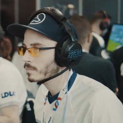 Lounet_8's tweet photo. Hier @LDLC_Foutu nous a malheureusement quitté. Il s'est battu comme un maître et ça restera un exemple de combativité pour tous. Je voulais remercier toutes les personnes qui lui ont apporté de la force pendant cette épreuve. Nous t'oublierons pas frérot. Je t'aime ❤️💙❤️ https://t.co/bxoZxBr1j4