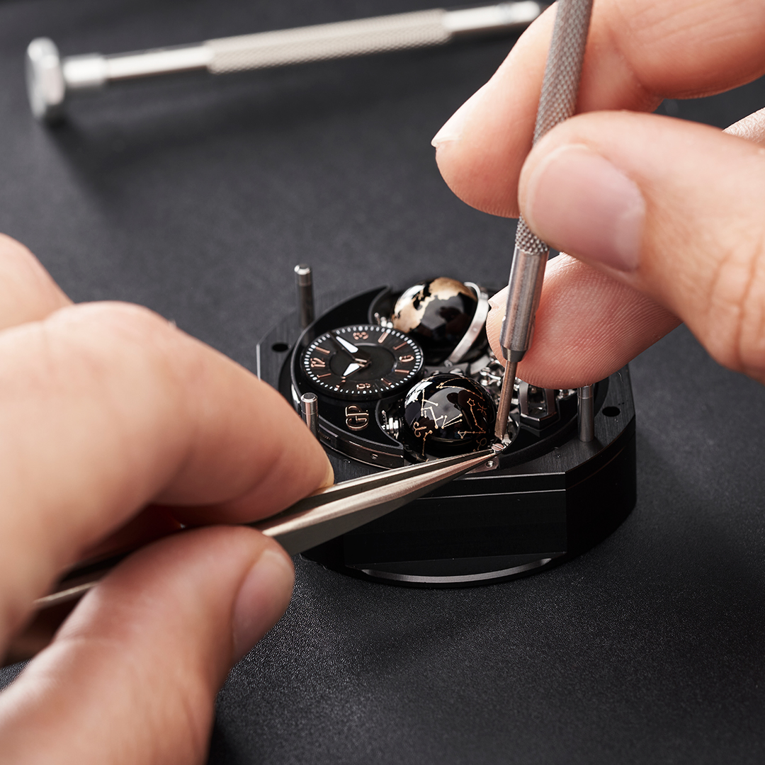 GirardPerregaux's tweet photo. Did you know that assembling the movement of the Cosmos Infinity edition requires no less than 120 hours of work? 368 components of pure horological expertise, exclusively limited to 8 timepieces.​
#GPInfinity #GPBridges #BridgesToWonders #Swissmade #Manufacture #KnowHow https://t.co/3lsrOoQ9fx