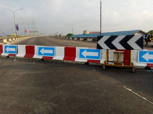 CorrectRadioTV's tweet photo. Today for #TalkDMata we get Olajide Oduyoye (General Manager, @followlastma) to helep torchlight ontop "Lagos Operations, 3 Months Into 3rd Mainland Bridge Shutdown Matters Arising."
Dis nah #UNAHGUDMORNINGLagos with @correctpesin & @betyanaa
#CorrectFmLagos https://t.co/uUDmdGAWKf