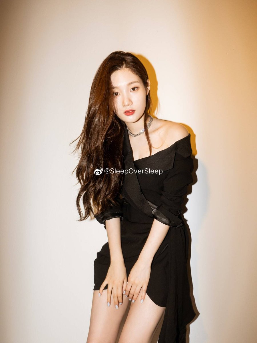 JChaeyeon_Bar's tweet photo. [PHOTO] 200925 #Chaeyeon from SleepOverSleep's Weibo Update
#SOS Star#
🖤
#郑采妍[超话]# 身着 #SleepOverSleep[超话]# 斜肩垂荡西服连衣裙 ​
 #정채연 #채연 https://t.co/8oUjFzPocZ