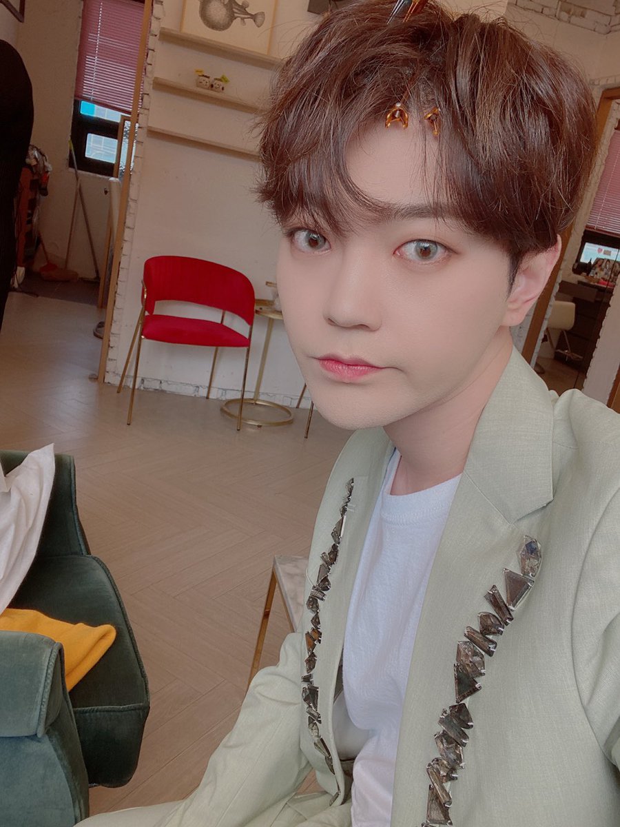 UP10TION's tweet photo. 컬러뤤즈끤 민뜨짱연~~~~~!~!~!🥰 #비토 #bitto https://t.co/MJ1JbKmMB8