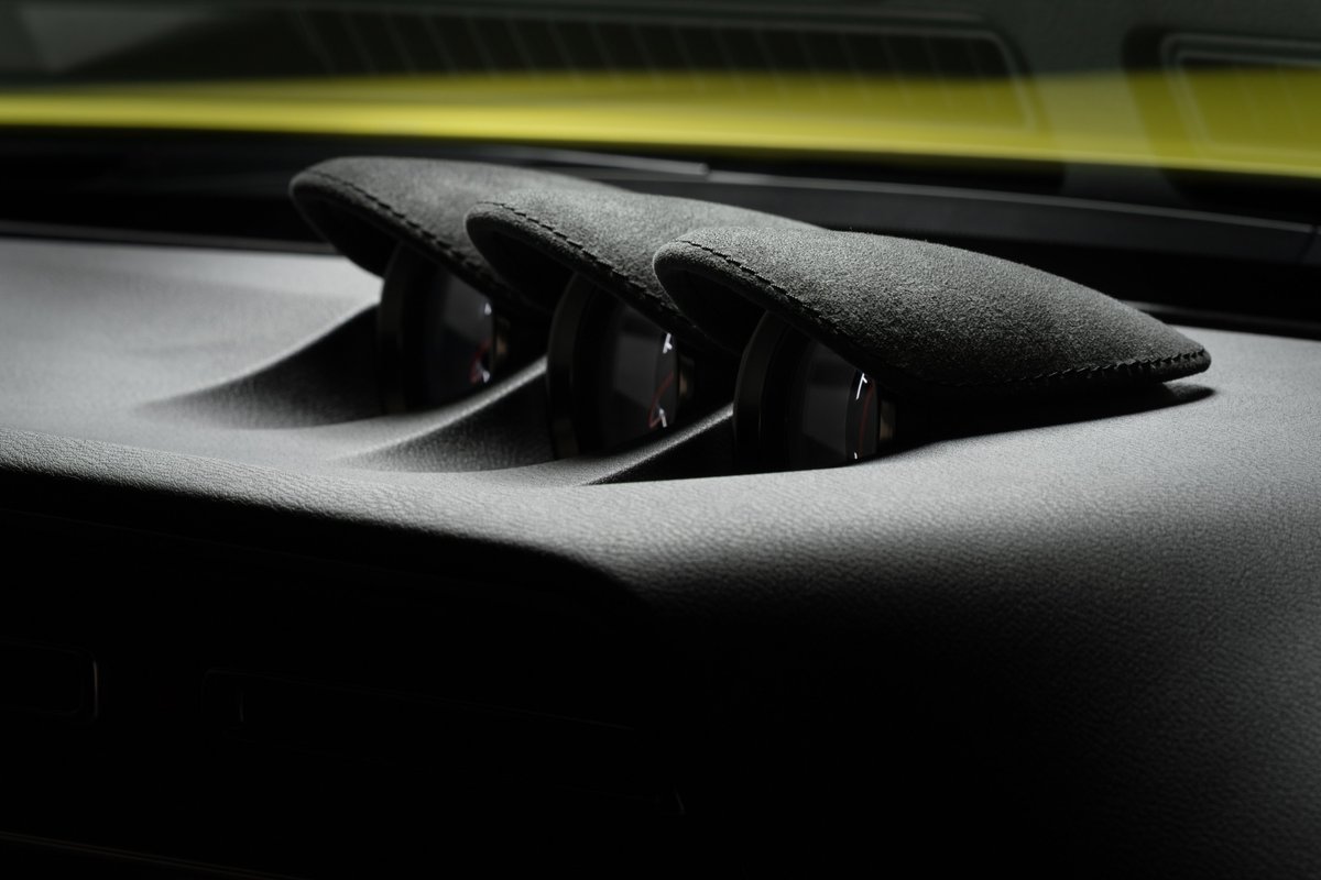 The Nissan Z Proto - Detailed gauges