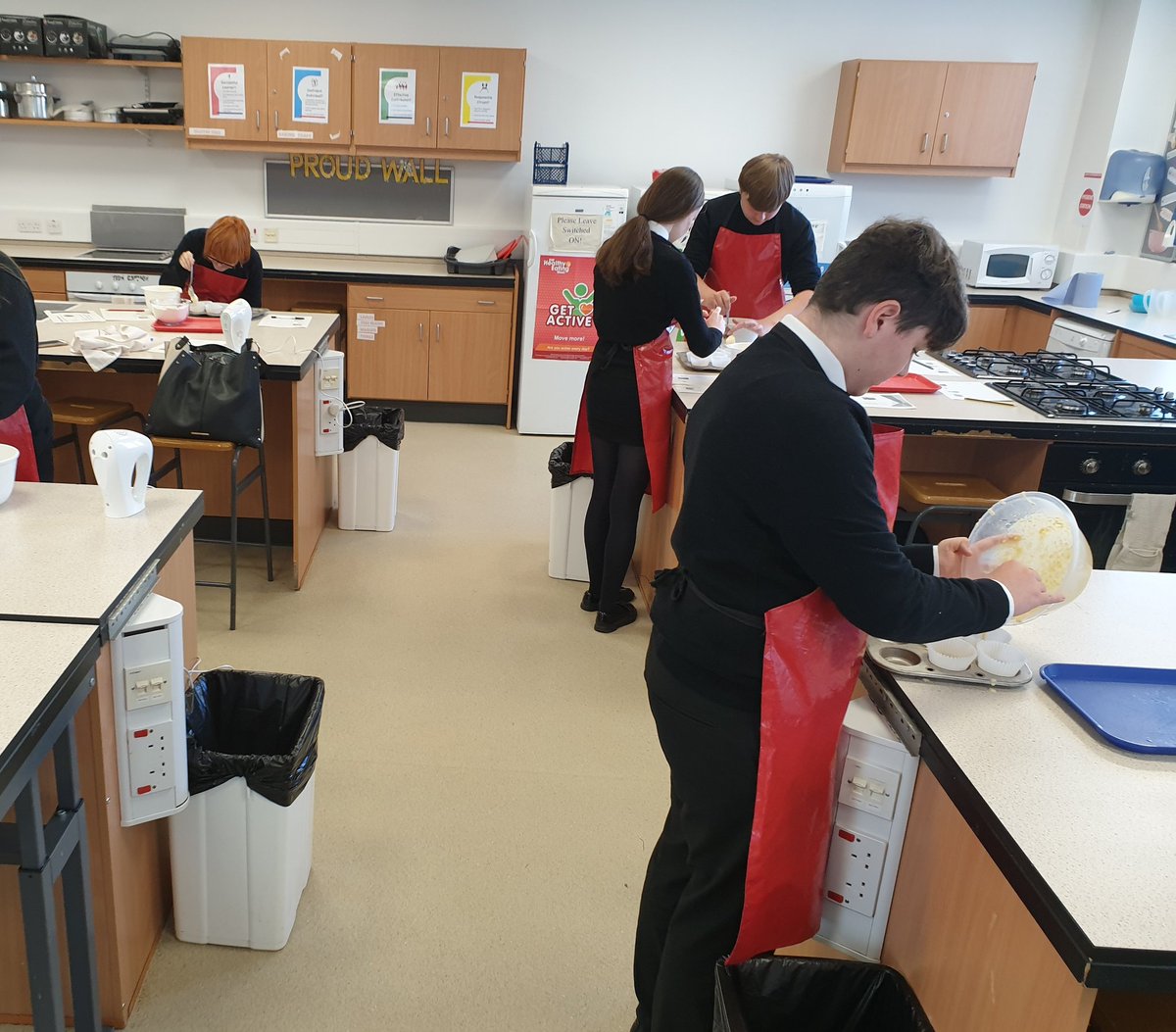 misssalvanou_he's tweet image. S4 HFT learning about how proportions of ingredients affect the overall product. #healthandfoodtech #homeeconomics #functionalproperties #weareFHS