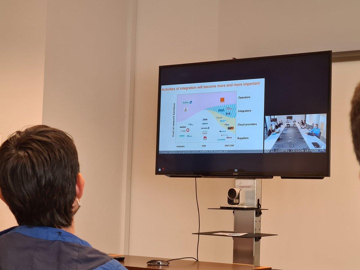 AnnickBernhard's tweet photo. Mondovision pour le Multiplex TGI/OLN. @ELugagneDelpon et @MichaelTrabbia partagent leur vision et la stratégie d'#orange sur la #5G 📡 la #virtualisationreseaux, les relations fournisseurs dans un contexte de mondialisation🌏

L' expertise  #lannion au service d'#OLNintégrateur. https://t.co/H25an6wuAO