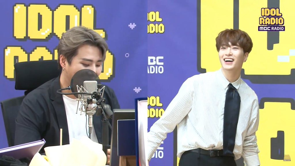 look at how happy youngjae was when young k was complimenting him hehdjajshsb #YoungBrosBestDJs  #달디영디덕분에_매일밤_행복했어  @GOT7Official  #GOT7  @day6official  #DAY6
