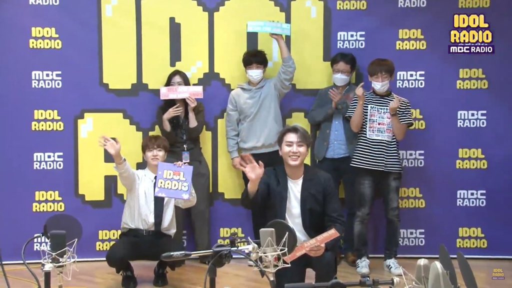 thank u idol radio staff for taking care of them and loving them <333  #YoungBrosBestDJs  #달디영디덕분에_매일밤_행복했어  @GOT7Official  #GOT7  @day6official  #DAY6