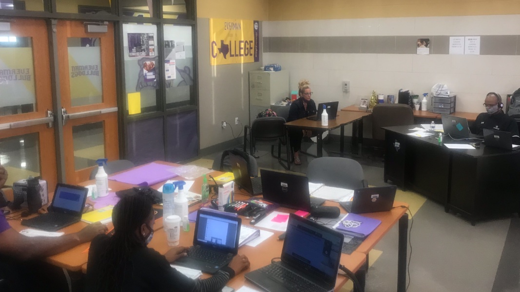 2hollyatme's tweet photo. It’s a PCC Power Period kind of day today...our resident College &amp; Career Queen is our special guest...all of our 9th grade students will be preparing for their TSI this year! https://t.co/VJn9kYHEMw