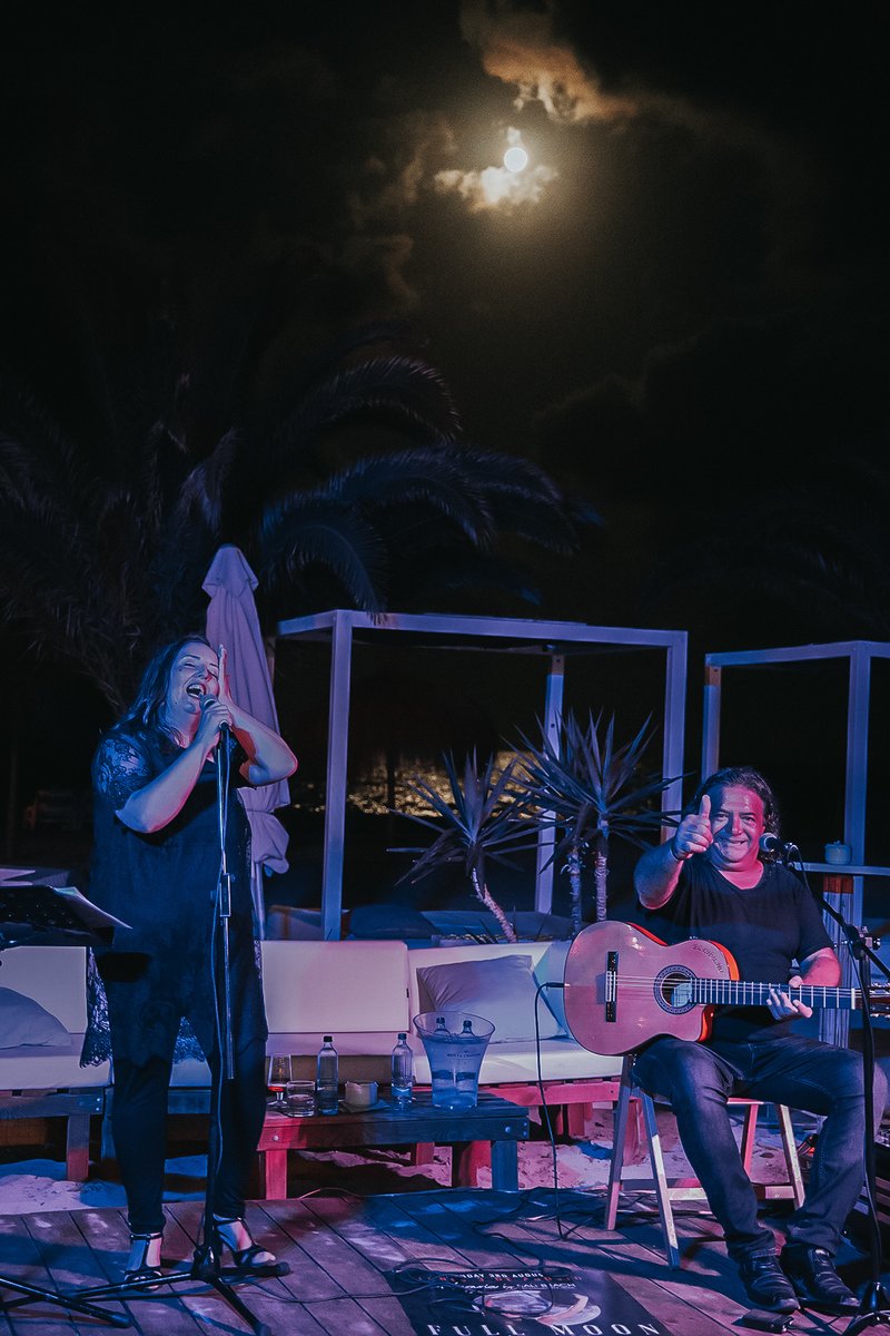 BaliIbiza's tweet photo. JUEVES 1 de OCTUBRE nuestra hermosa luna volverá a brillar en BALI BEACH! ¡ DINNER SHOW! Flamenco con la hermosa Veronica San Juan y El Chacho. A partir de las 21:00h + Menú completo por 27 euros
Reserva ahora a través de nuestra página o llámanos al (+34) 622 34 04 33 https://t.co/mAgTsAIBGo