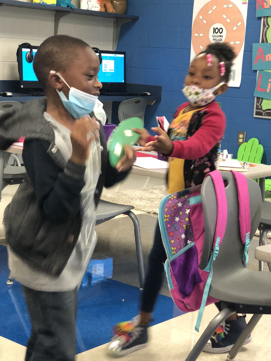 This morning I found Mrs. Neitzke’s class going on a scavenger hunt for representations of numbers, writing their numerals, and building the number with their counters. Full engagement at its finest!👏🏻