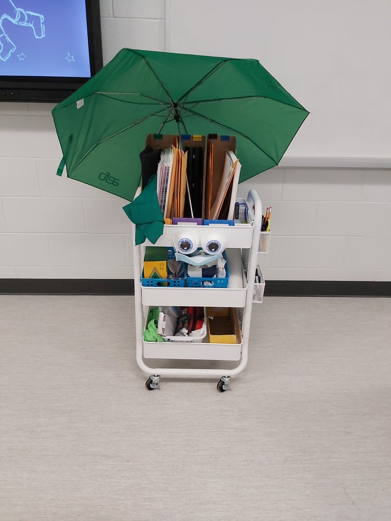 Mon chariot d'enseignant célèbre aussi la fête  des Franco-ontariens du 25 septembre <a href="/clutterbrox/">Kristina Clutterbuck</a> <a href="/MmeJoGirard/">Joannie Girard</a> <a href="/Djemai_Lotfi/">Lotfi Djemai</a> @ralphgrantedu <a href="/audouallard/">Audrey Allard</a> <a href="/HTZfan/">Vincent Bénard 🇨🇦</a> <a href="/BeaulieuAlexe/">Alexe Beaulieu</a>