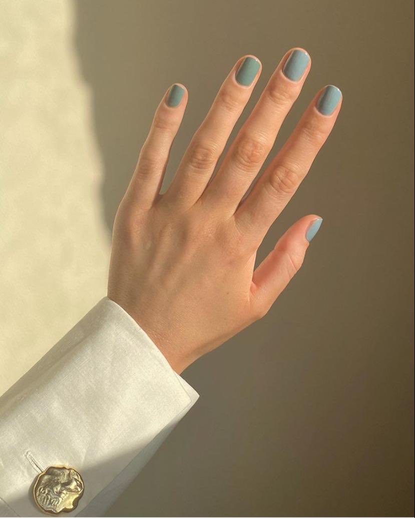 Waving to the weekend like 💅 

📸: Harriet Westmoreland